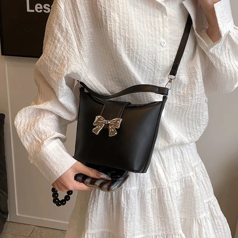 Meow in the grass Handbags-2