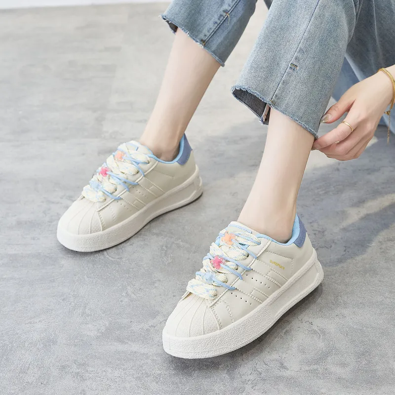 Little Red Man Low-Top Skateboard Shoes Women's-4