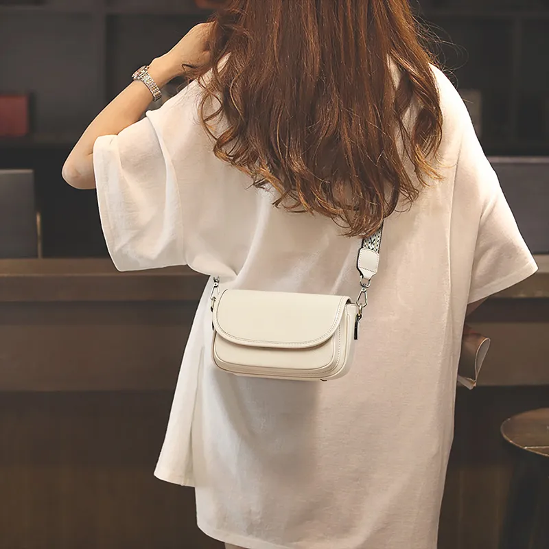 COMELY Cow Leather Shoulder Bag Regular Women's White-3
