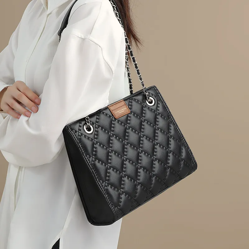 COMELY Cow Leather With Synthetic Leather Chain Bag, Tote Bag, Shopping Bag, Shoulder Bag Medium Size Women's Black-4