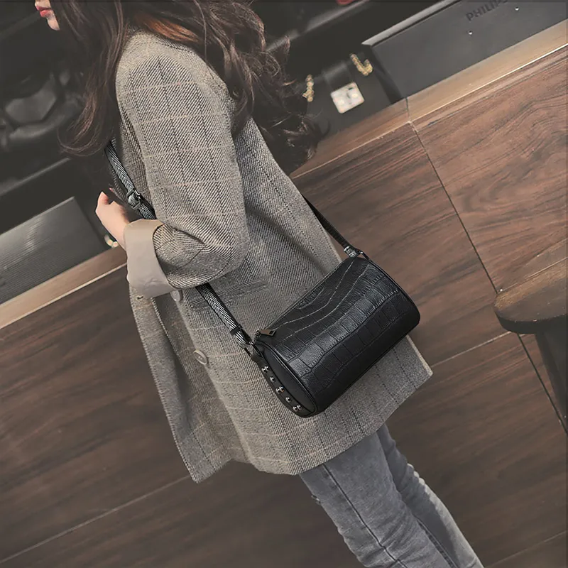 COMELY Cow Leather Patchwork Synthetic Leather Pillow Bag Shoulder Bag Regular Women's Extreme Night Black-4