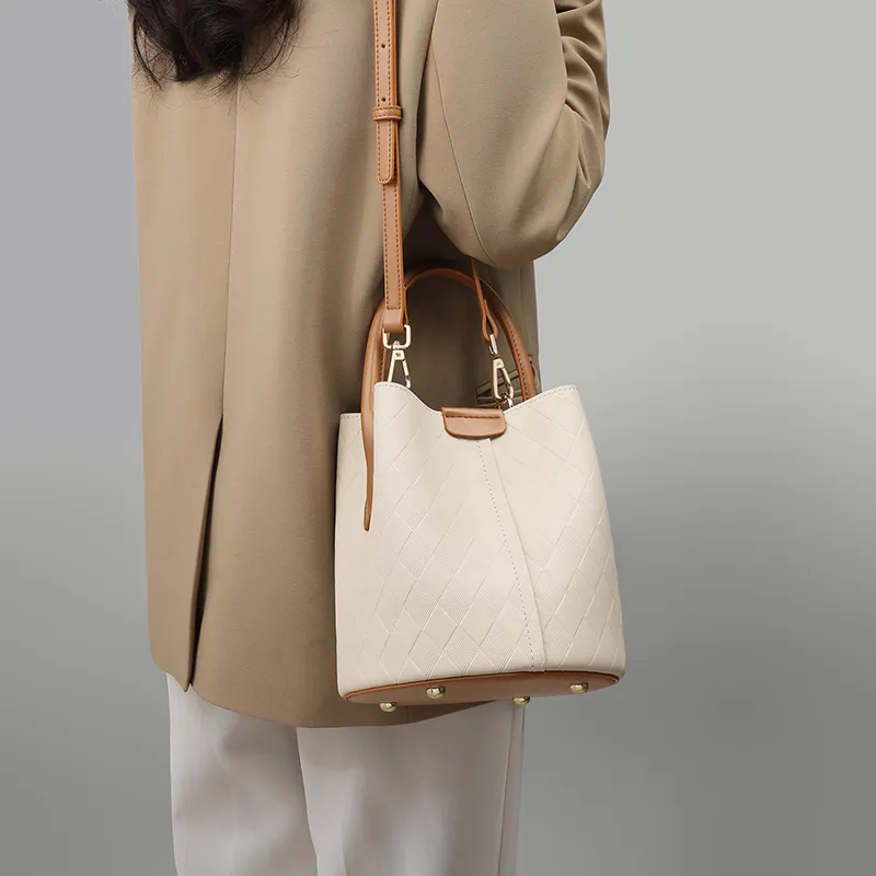 COMELY Cow Leather One Shoulder Handbag Women's Ecru-3