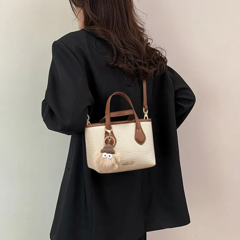 MILLIE'S Cow Leather Shoulder Bag, Crossbody Bag, Handbag, Tote Bag Regular Women's Ecru Coffee-3