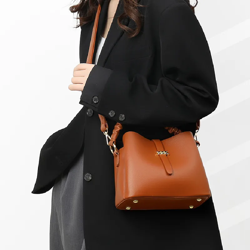 Cool Pu Shoulder Bag Regular Women's Black/Ecru/Yellow/Burgundy-4