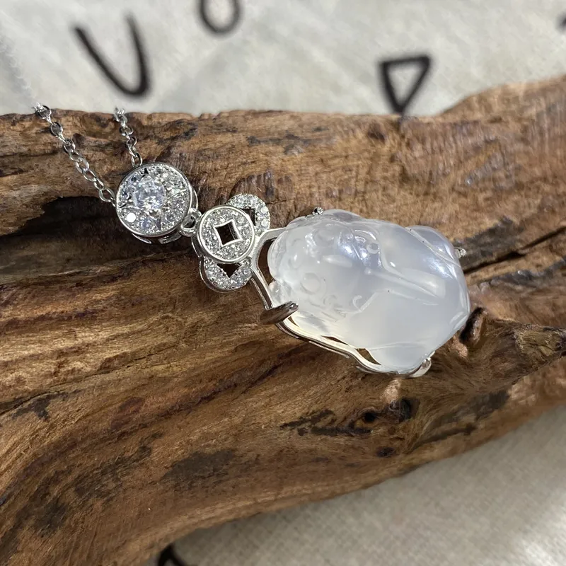 XIBAOCHUNHUA Chalcedony Necklaces Unisex-1