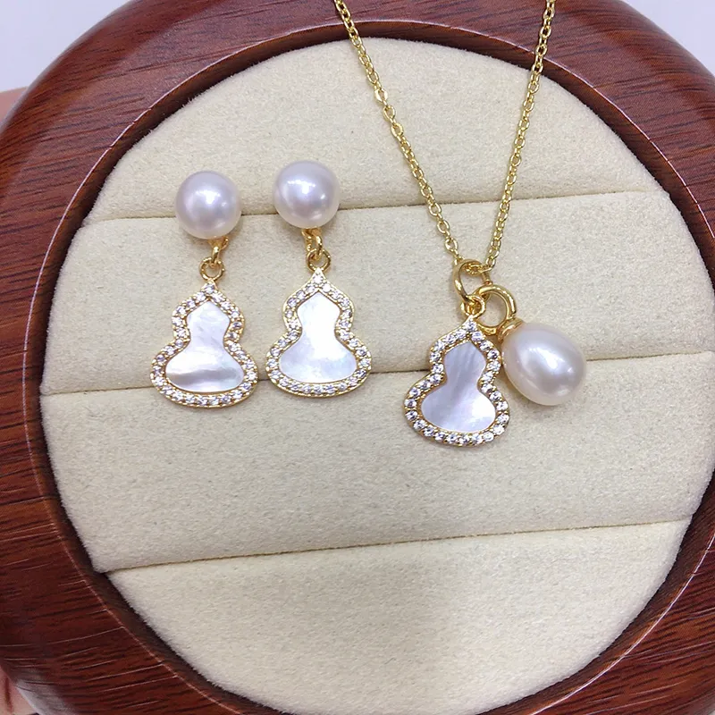 NATURALLYJOJO Mother Of Pearl Pearl Necklaces Women's White/Gold-4