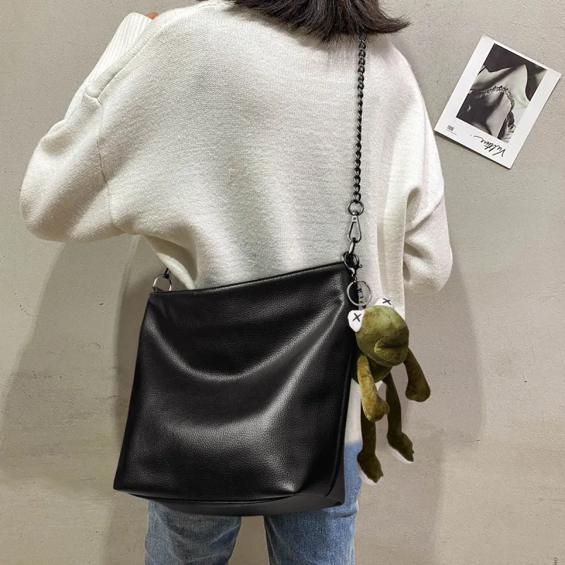 CORALDAISY Synthetic Leather Shoulder Bag, Crossbody Bag, Chain Bag Tubas Women's Obsidian Black-5