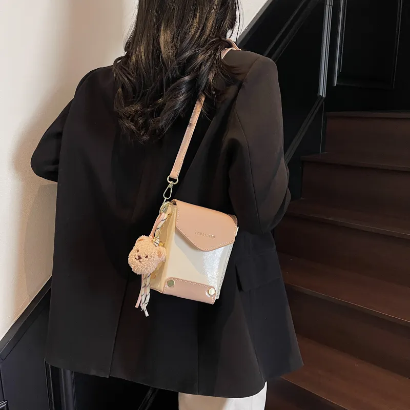 Three Ducklings PU Shoulder Bag Regular Women's Black/Pink/Ecru/Coffee-10