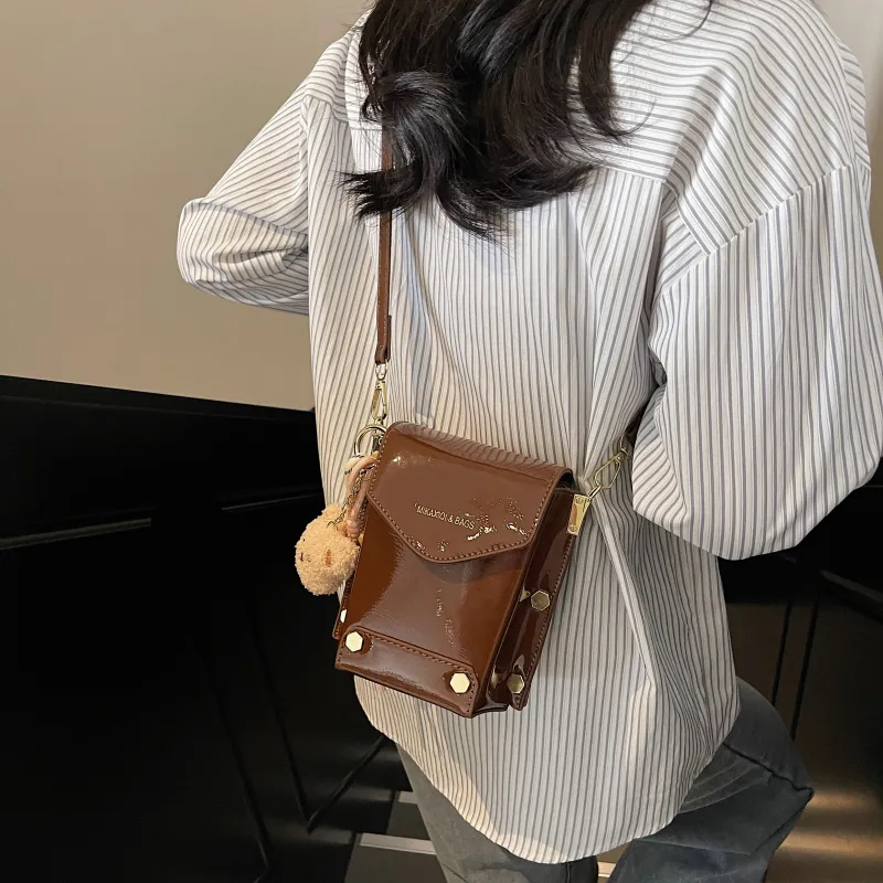 Three Ducklings PU Shoulder Bag Regular Women's Black/Pink/Ecru/Coffee-15