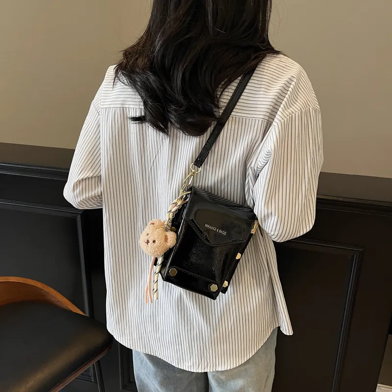 Three Ducklings PU Shoulder Bag Regular Women's Black/Pink/Ecru/Coffee-1