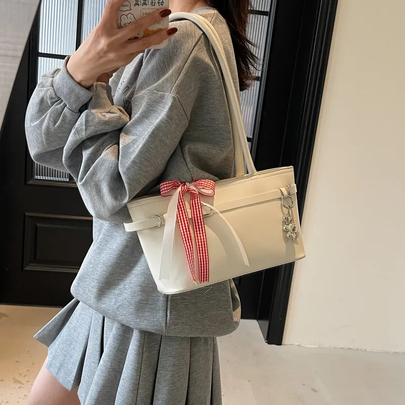 Three Ducklings PU Shoulder Bag Regular Women's Black/Ecru/Red/Pink-9