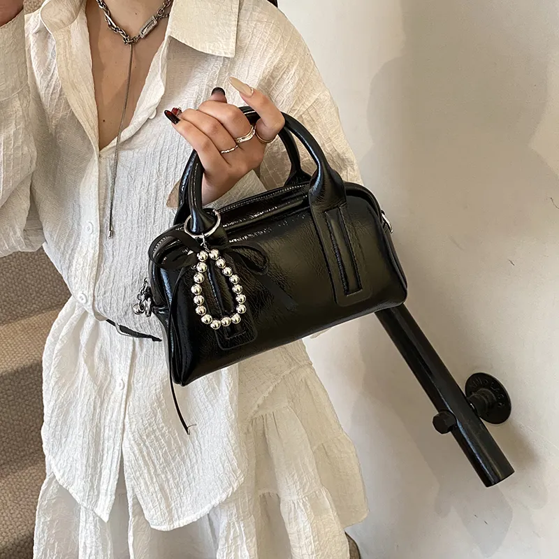 Three Ducklings PU Handbag Regular Women's Ecru/Silver/Black/Pink/Green-5