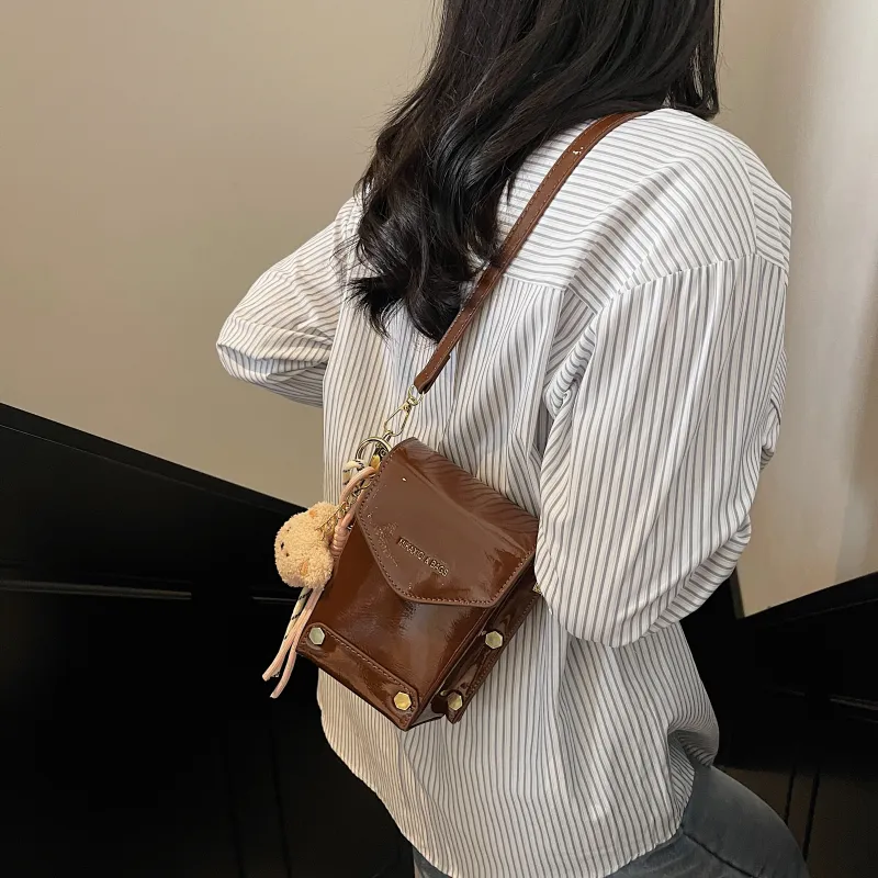 Three Ducklings PU Shoulder Bag Regular Women's Black/Pink/Ecru/Coffee-14