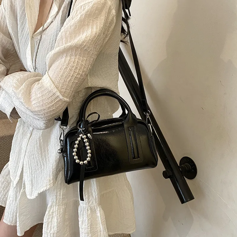 Three Ducklings PU Handbag Regular Women's Ecru/Silver/Black/Pink/Green-6