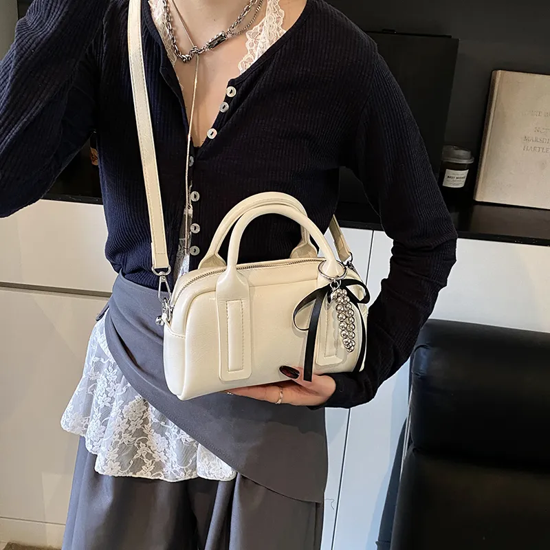 Three Ducklings PU Handbag Regular Women's Ecru/Silver/Black/Pink/Green-10