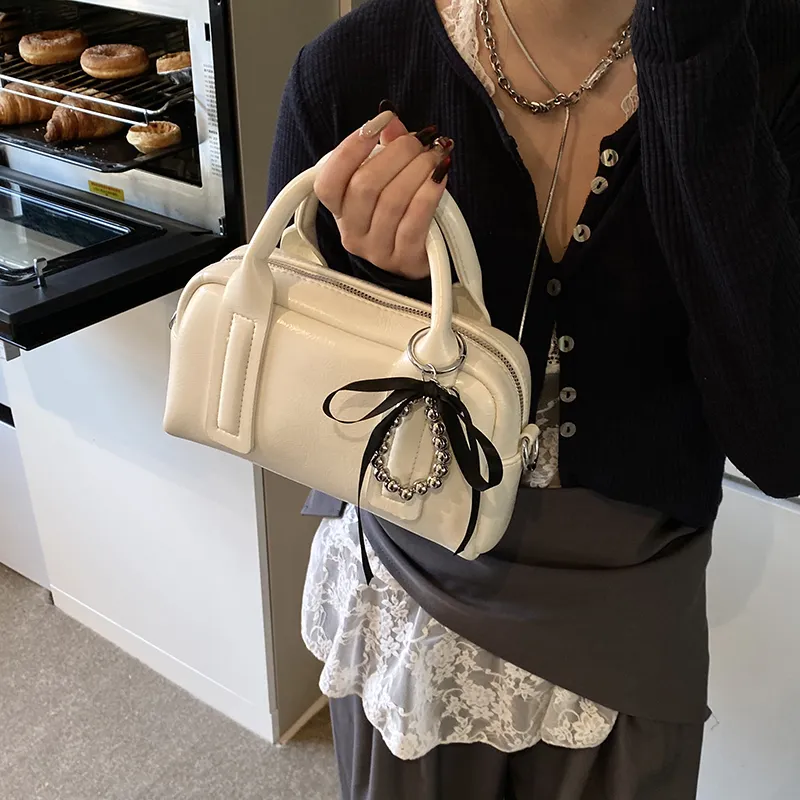 Three Ducklings PU Handbag Regular Women's Ecru/Silver/Black/Pink/Green-9
