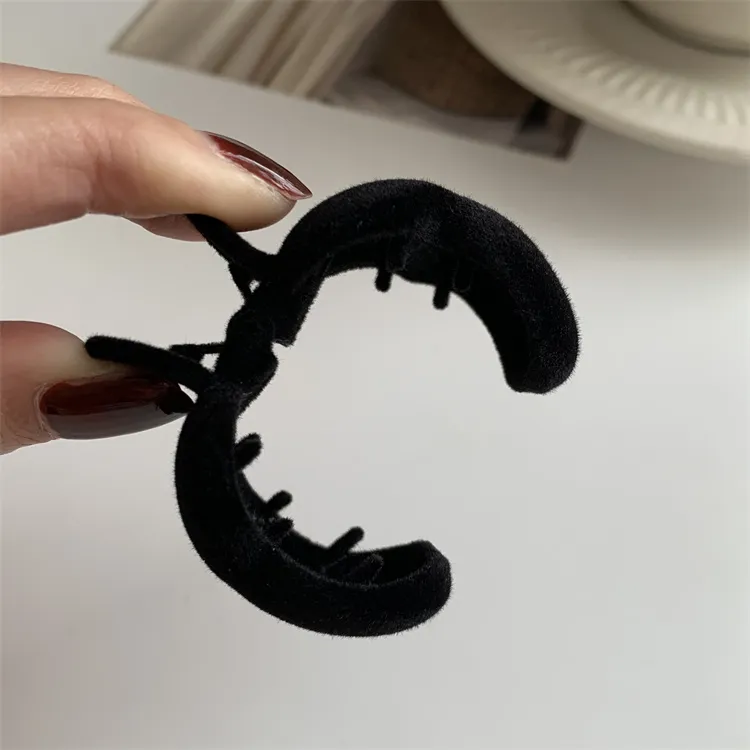 Left Europe Flock Hair Clips Women's-2