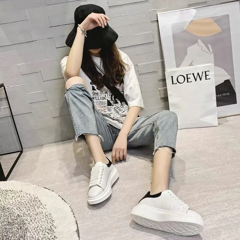 O.L Anti Slip And Wear Resistant Breathable Low Top Skateboard Shoes Women's Black White-1