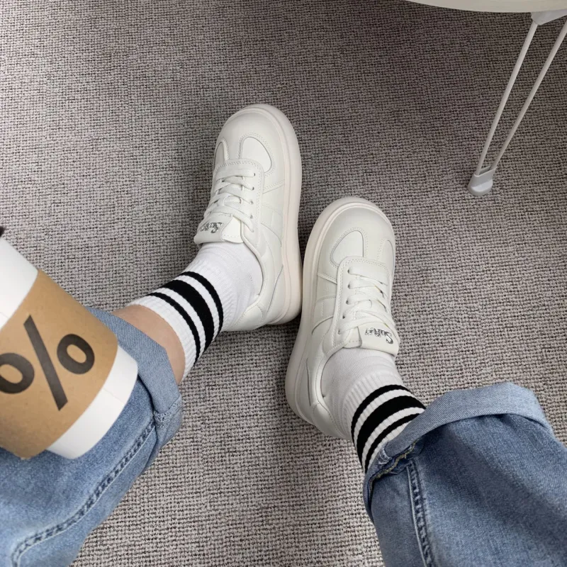 O.L Small White Shoes Low Top Skateboard Shoes Women's White-4