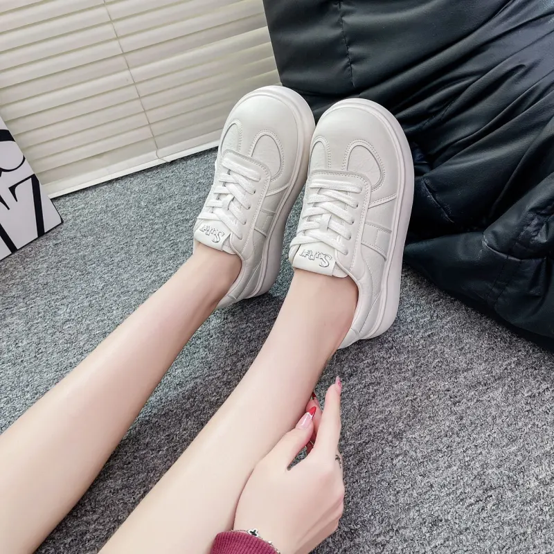 O.L Small White Shoes Low Top Skateboard Shoes Women's White-3