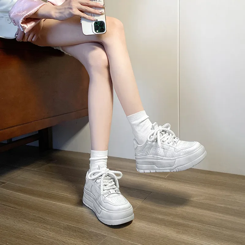 Varib Coverage Anti Slip And Wear Resistant Low Top Skateboard Shoes Women's White-3