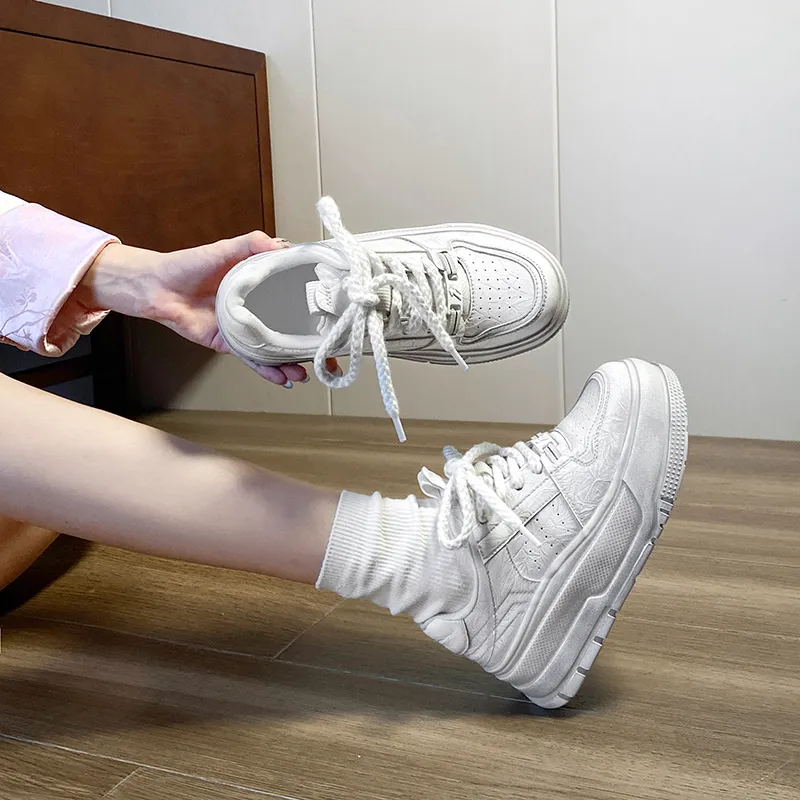 Varib Coverage Anti Slip And Wear Resistant Low Top Skateboard Shoes Women's White-2