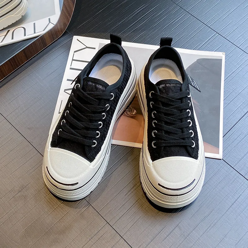 Boldi Kuki Low Top Skateboard Shoes Women's Box-13