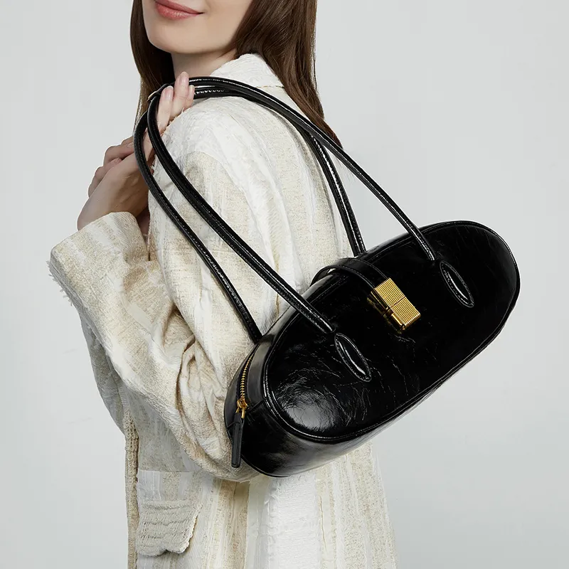 Carnival Keep Top Grain Cow Leather Shoulder Bag Regular Women's Multicolor-12