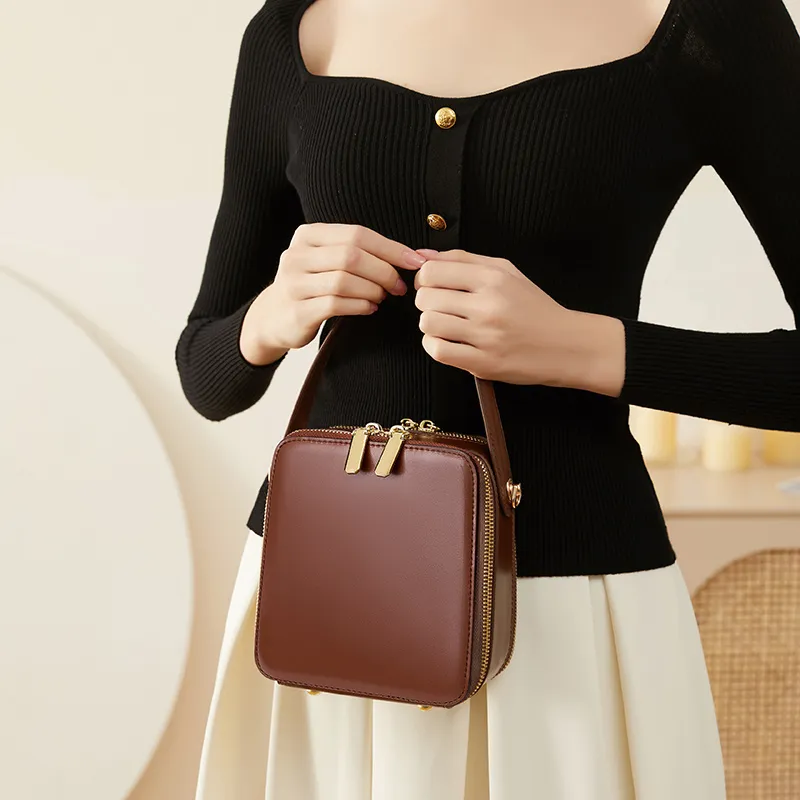 Carnival Keep Crossbody Bags-4