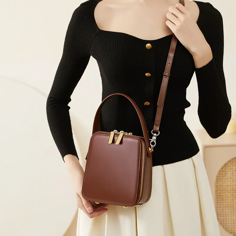 Carnival Keep Crossbody Bags-3