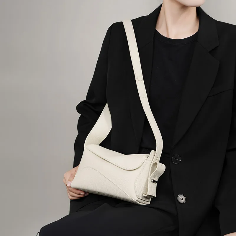 Carnival Keep Crossbody Bags-3