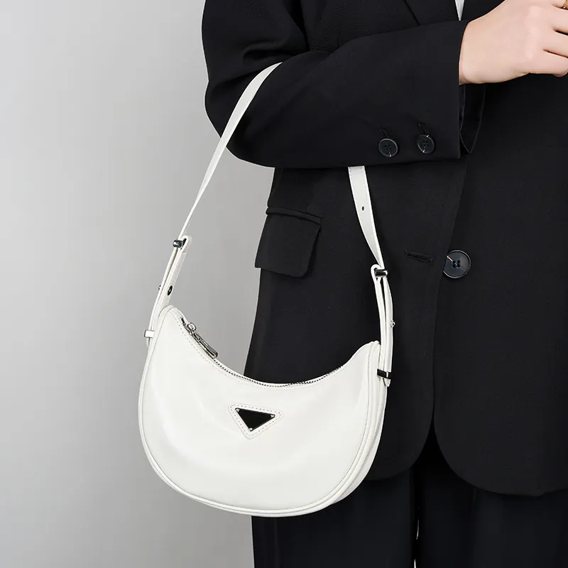 Carnival Keep Shoulder Bags-4