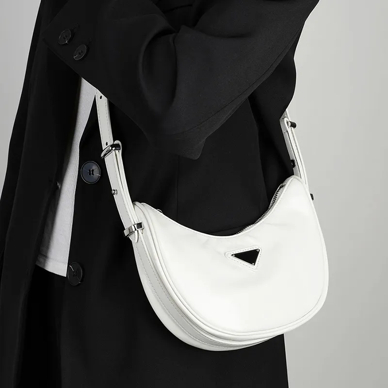 Carnival Keep Shoulder Bags-5
