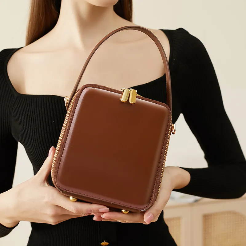Carnival Keep Crossbody Bags-1