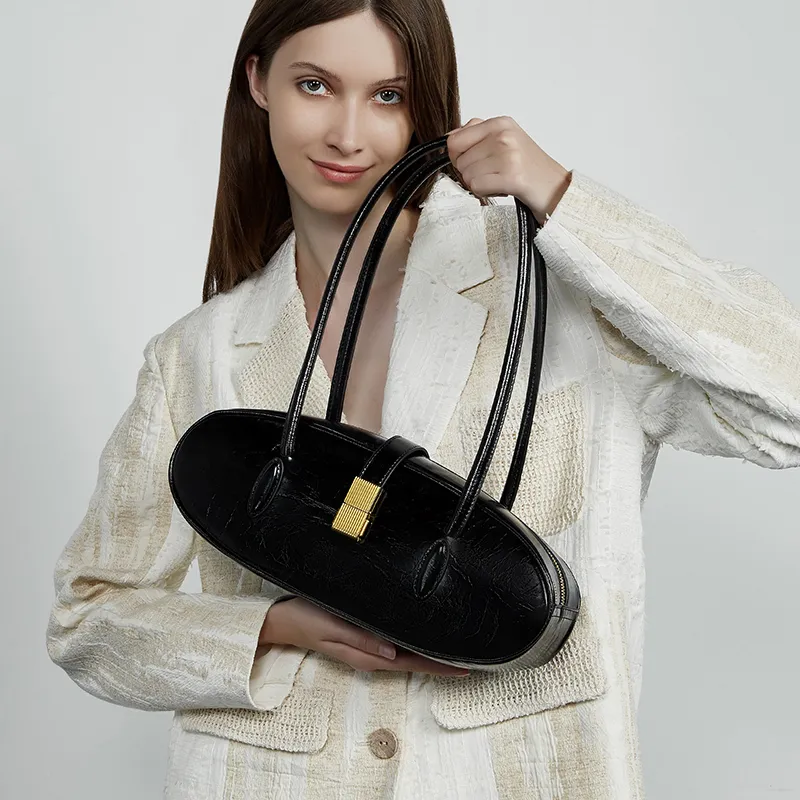 Carnival Keep Top Grain Cow Leather Shoulder Bag Regular Women's Multicolor-13