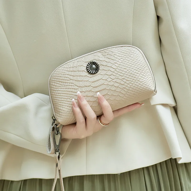 ZOOLER Cow Leather Clutch Trumpets Women's Light Apricot-4