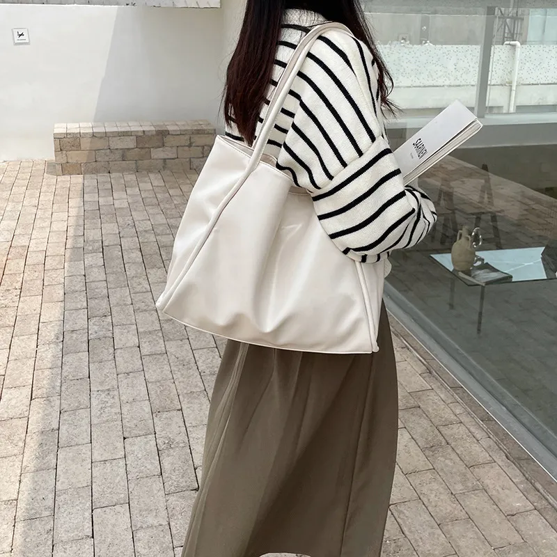 Jade En Plus PVC Shoulder Bag Regular Women's Black/White/Chestnut/Green-9