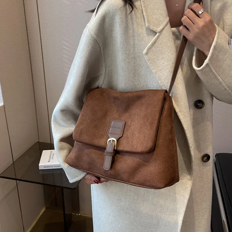 Jade En Plus Velour Shoulder Bag Messenger Bag Women's Mocha/Coffee/Black-10