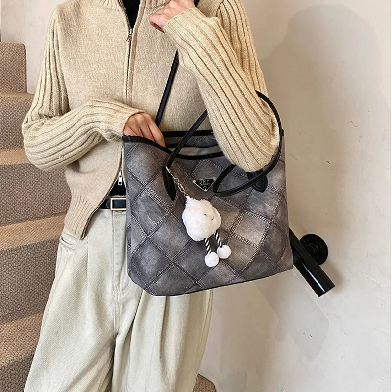 Jade En Plus PU Shoulder Bag Regular Women's Ecru Black Tea-10