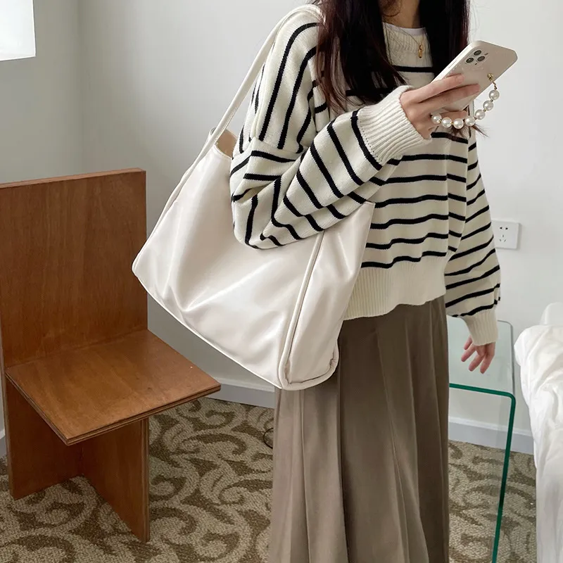 Jade En Plus PVC Shoulder Bag Regular Women's Black/White/Chestnut/Green-12