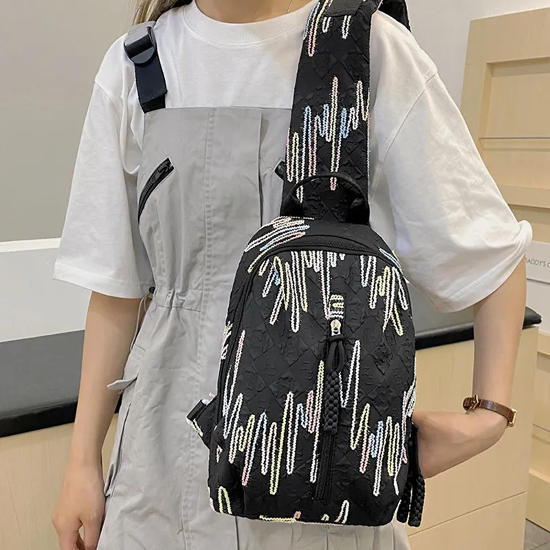 Jade En Plus Nylon Sling Bag Unisex Dazzle Black/Fringe White-3