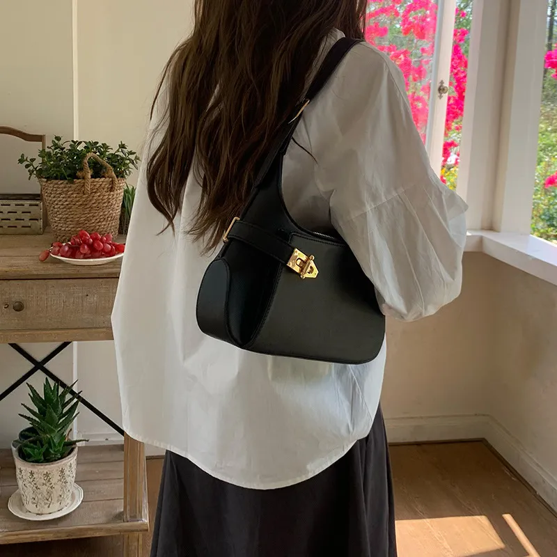 Jade En Plus PU Shoulder Bag Handbag Regular Women's Black-2