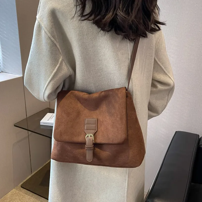 Jade En Plus Velour Shoulder Bag Messenger Bag Women's Mocha/Coffee/Black-9
