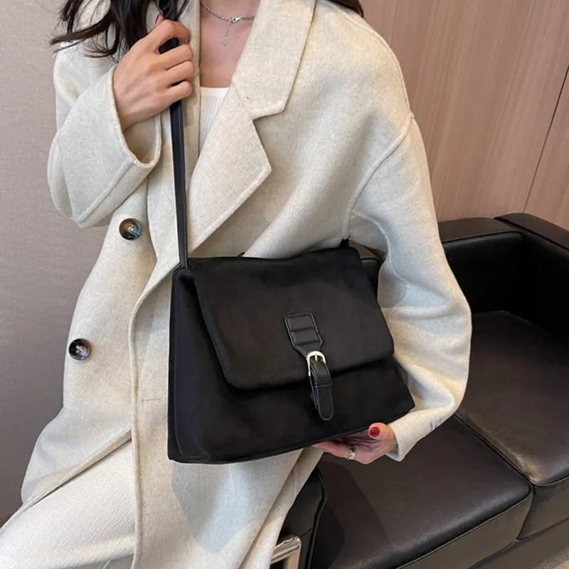 Jade En Plus Velour Shoulder Bag Messenger Bag Women's Mocha/Coffee/Black-14