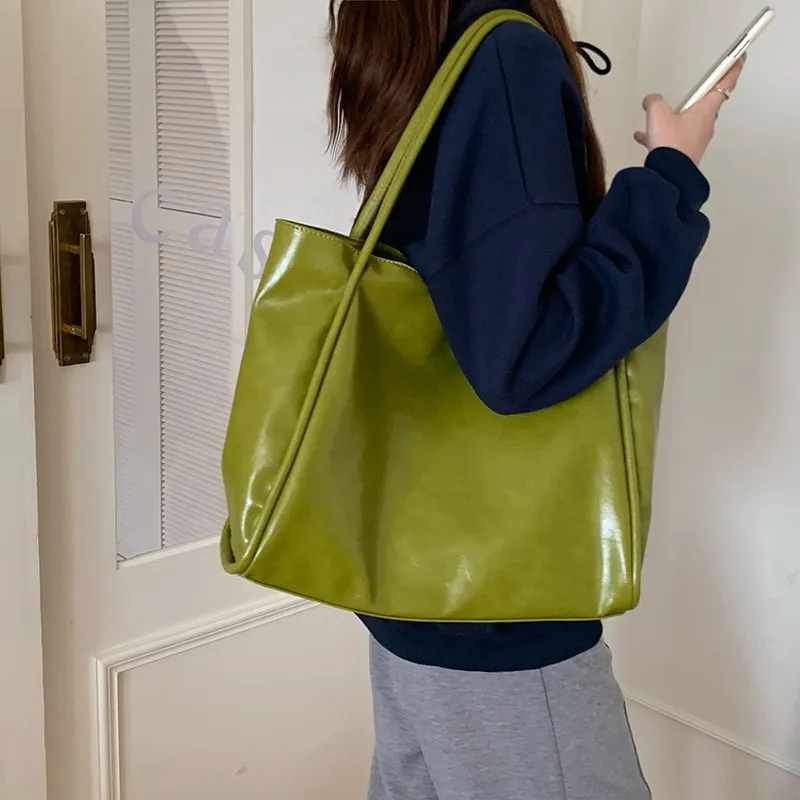 Jade En Plus PVC Shoulder Bag Regular Women's Black/White/Chestnut/Green-22