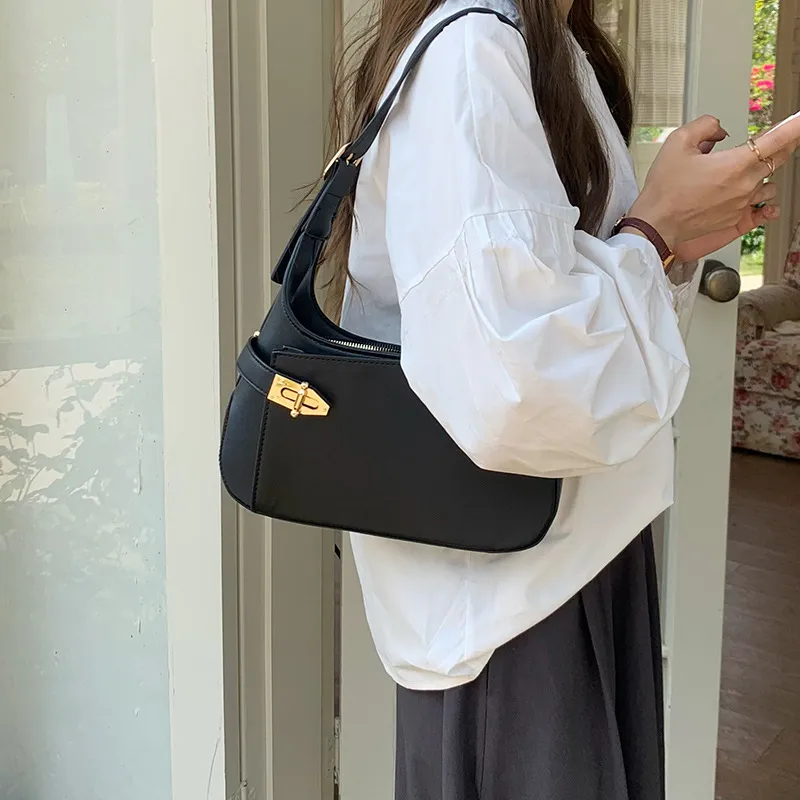 Jade En Plus PU Shoulder Bag Handbag Regular Women's Black-5