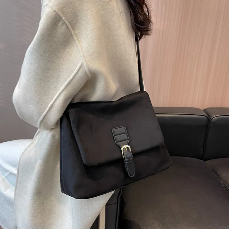 Jade En Plus Velour Shoulder Bag Messenger Bag Women's Mocha/Coffee/Black-18