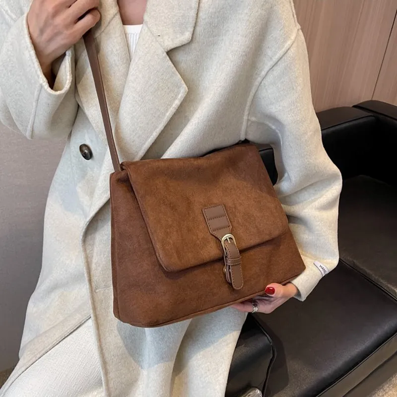 Jade En Plus Velour Shoulder Bag Messenger Bag Women's Mocha/Coffee/Black-8