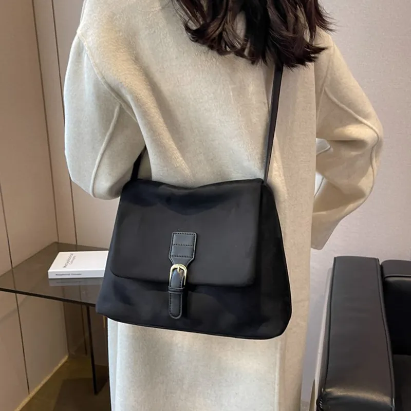 Jade En Plus Velour Shoulder Bag Messenger Bag Women's Mocha/Coffee/Black-17