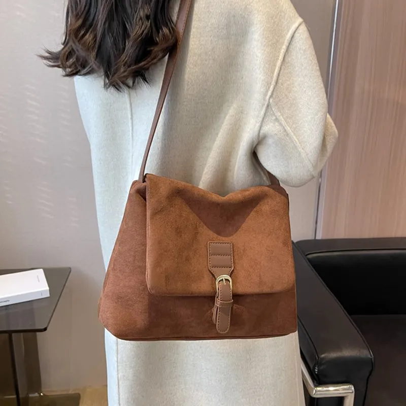 Jade En Plus Velour Shoulder Bag Messenger Bag Women's Mocha/Coffee/Black-7